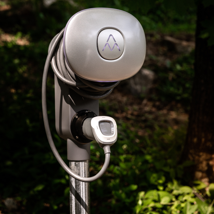 Charge Amps Pole Mount