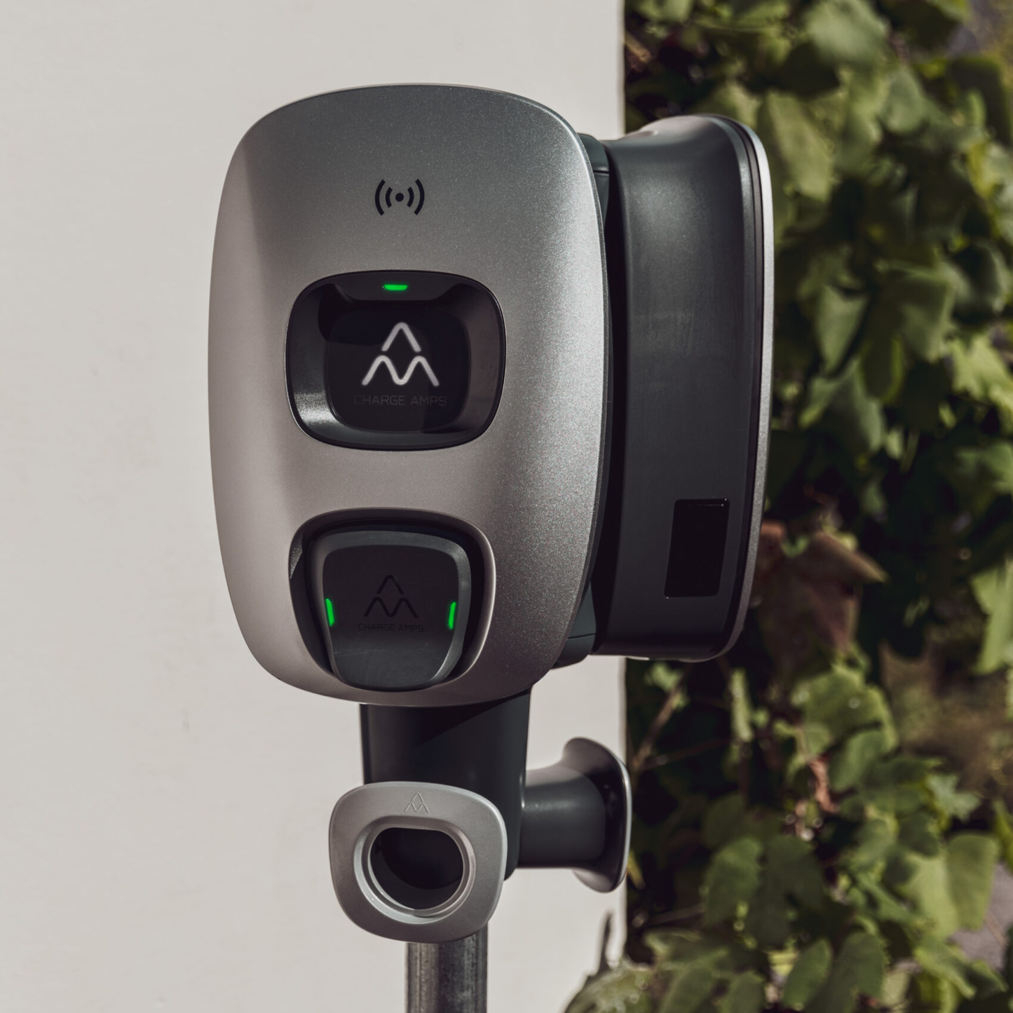 Charge Amps Pole Mount